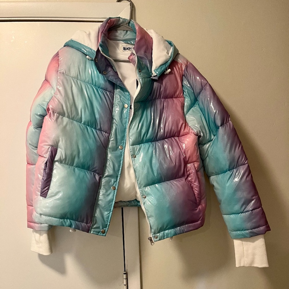 BEACH RIOT brand new iridescent puffer coat